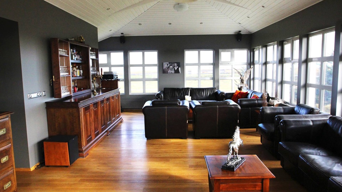 Hvolsvollur House | Ármót Guesthouse