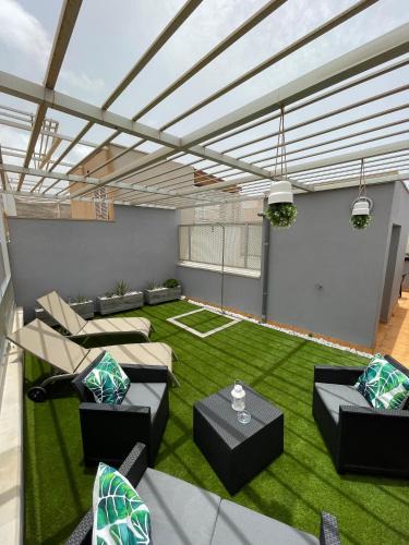 Sardina Apartment | ÁTICO "TURQUESA BEACH" CON PISCINA, TERRAZA y BARBACOA