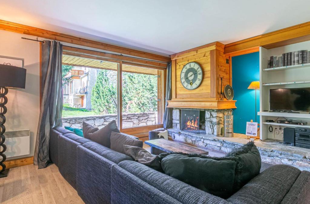 Val-d'Isere Apartment | Élégant 4 pièces avec terrasse plein Sud, cheminée, parking couvert, au centre proche pistes et commodités - FR-1-694-91