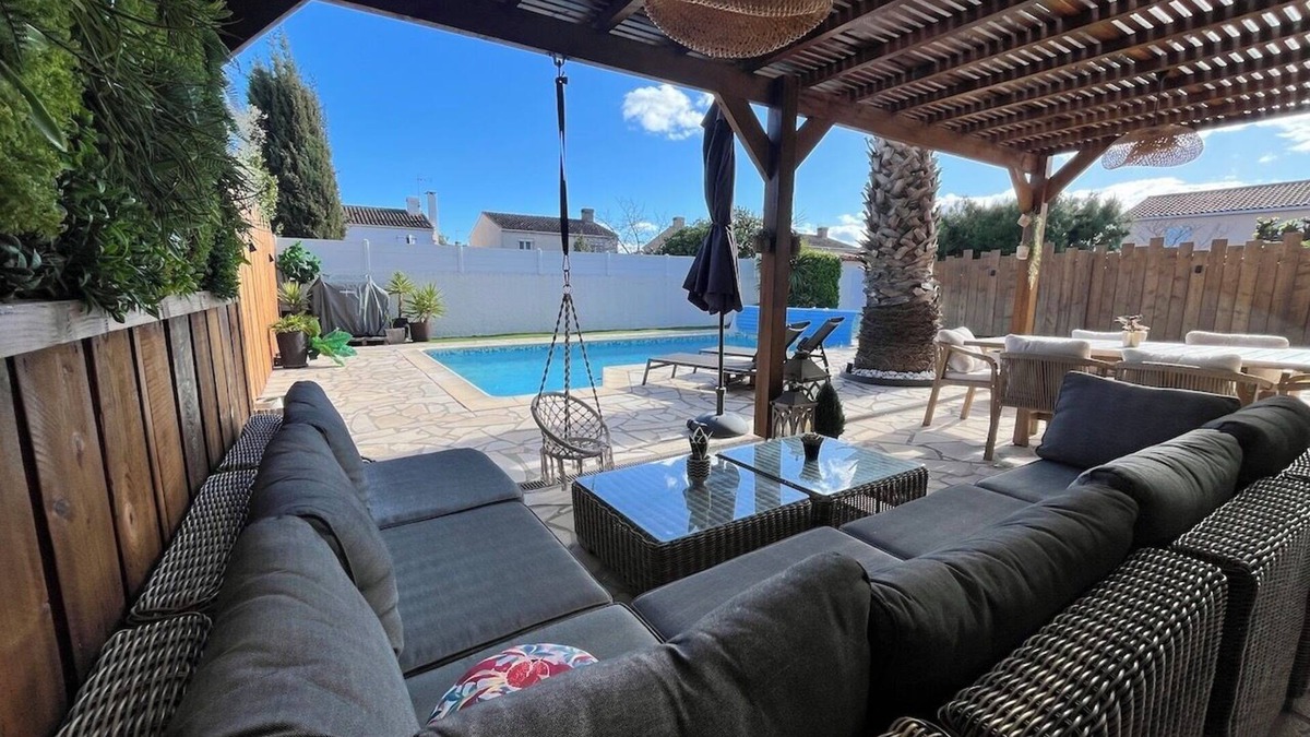Lattes Villa | Élégante Villa Avec Piscine à Deux pas de la mer