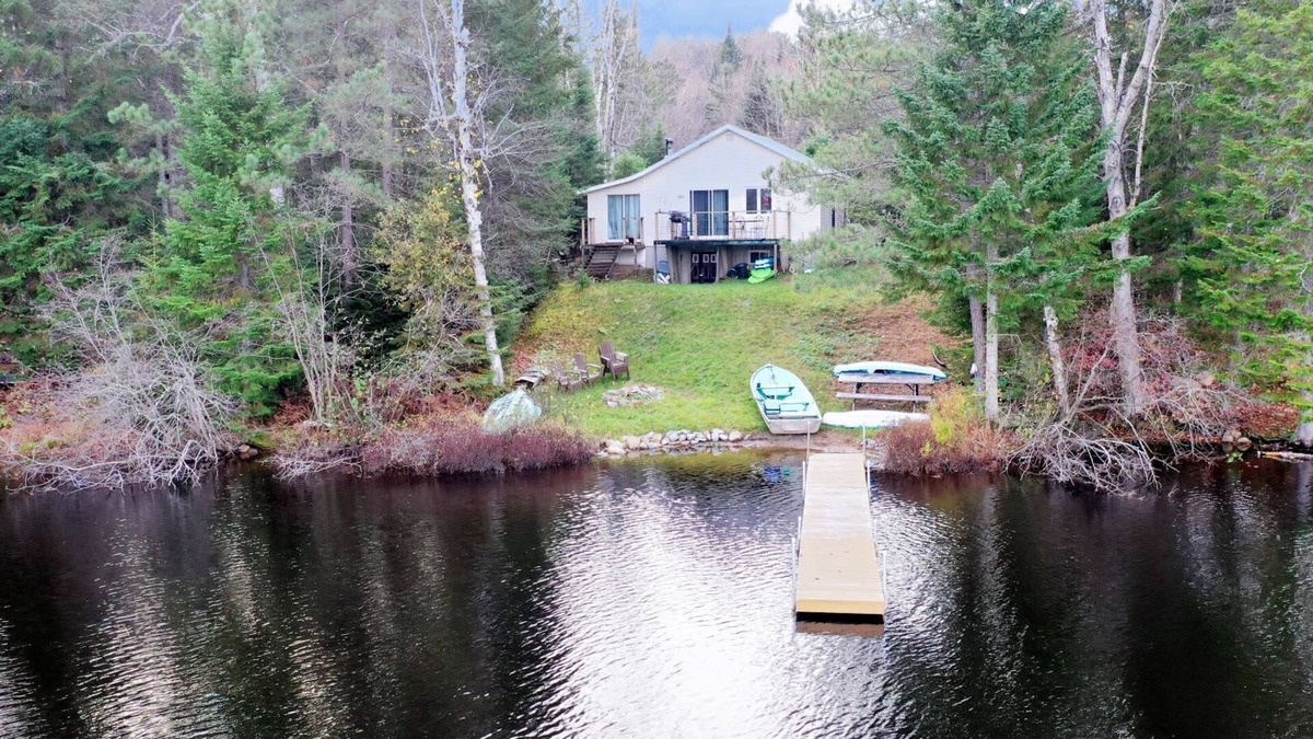 Nominingue Ski Chalet | Évasion au Lac Noir - Spa et Lac