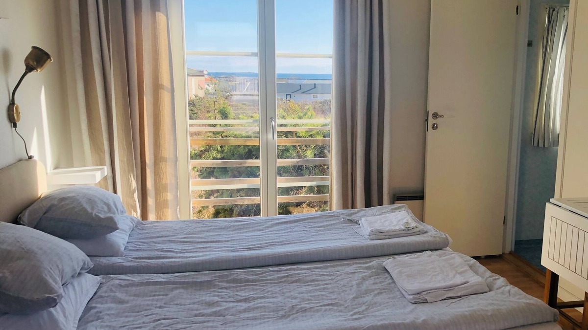 Varberg Apartment | Övernattningsrum. Mycket prisvärt. Egen ingång. Eget badrum. Getterön. Varberg