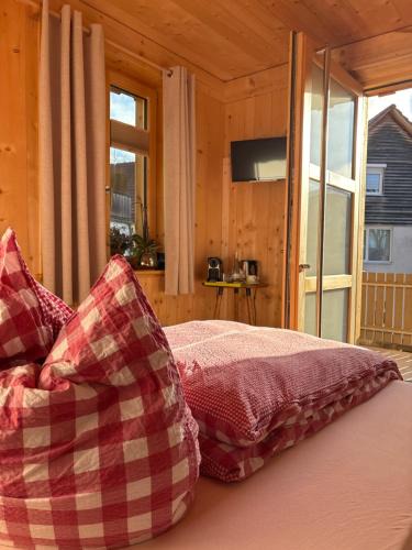 Gemarkung Oschingen Bed & Breakfast | Übernachtung beim Bio-Metzger Zimmer "Karl"