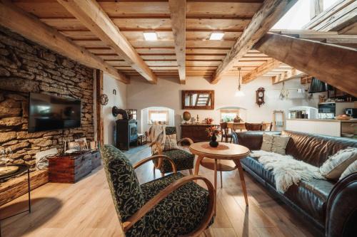 Smizany Apartment | ČÁKYHO KÚRIA - mezonetový apartmán s krbom a saunami