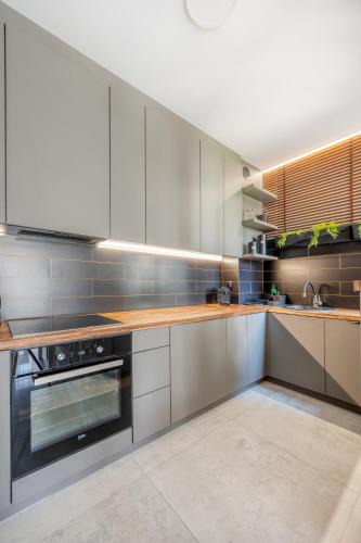 Baluty Apartment | Łódź Retreat Apartments - Parking, Terrace & Garden - by Rentujemy