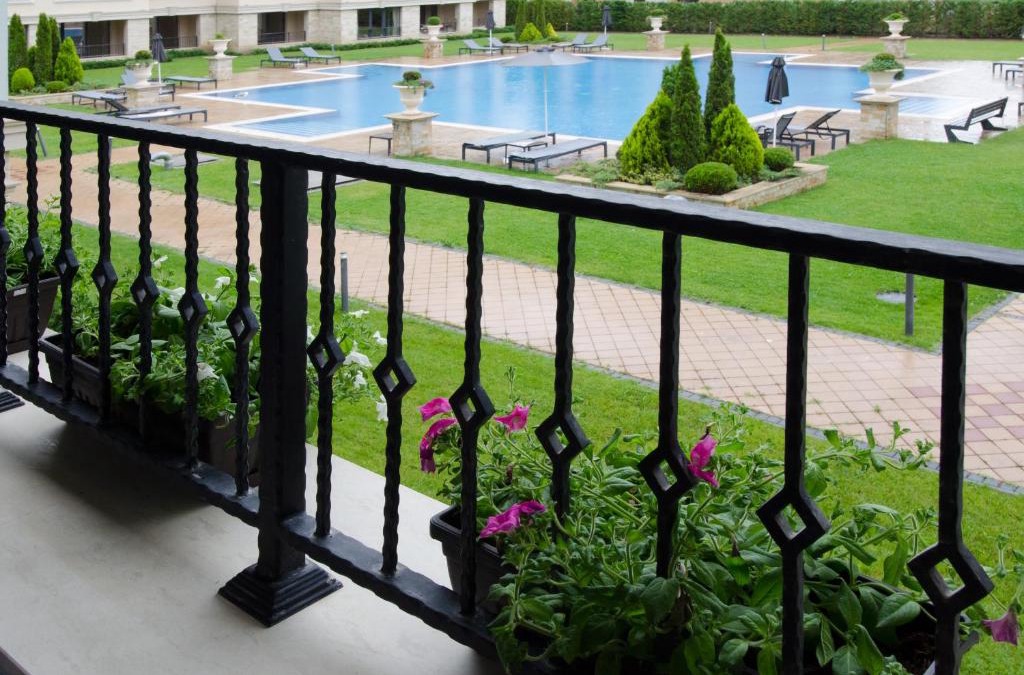 Saints Constantine and Helena Apartment | Апартамент Молинезия