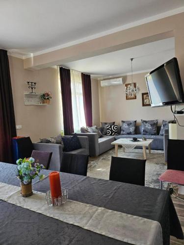 Elena House | Бадевски рай-къща Вяра