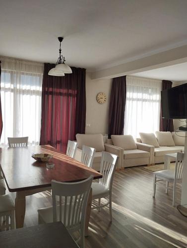 Elena House | Бадевски рай-къща Любов