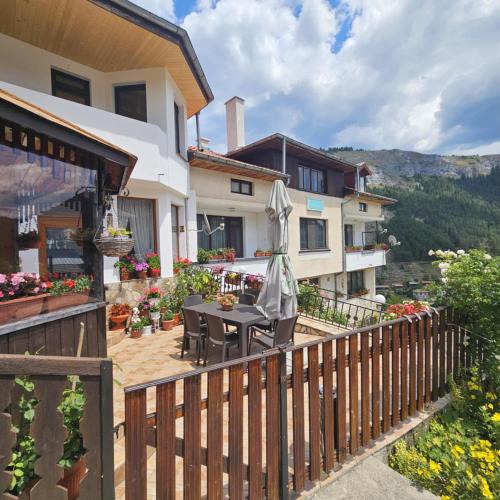 Trigrad House | Къща за гости Здравец