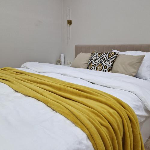 Almaty Apartment | Однокомнатная квартира студия Мега Парк