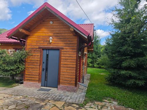 Yaremche House | Смерековий двір