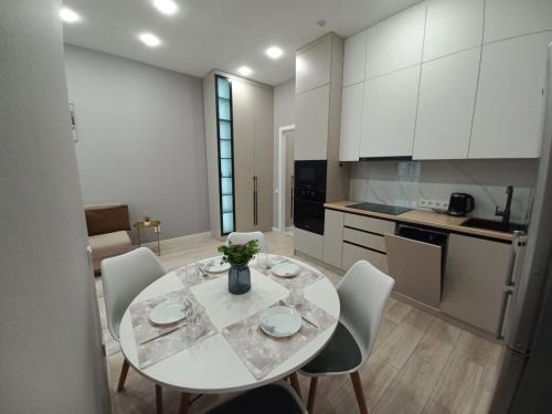 Almaty Apartment | Современная 1 комнатная в центре для 3 гостей