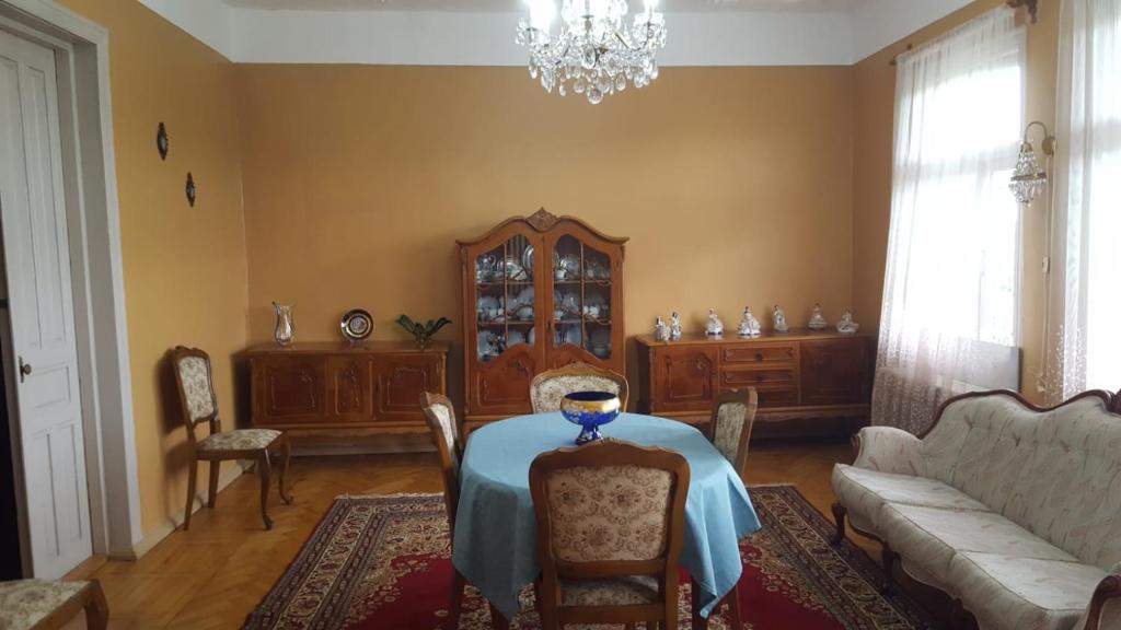 Kutaisi Apartment | Уютный дом: APARTMENT (Fer House)