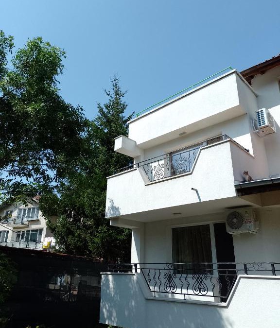 Gorna Banya Apartment | Цвят бяло
