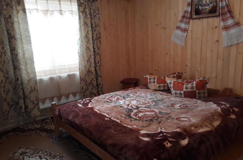 Yablunytsya House | Яблуневий сад