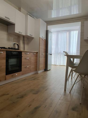 Lutsk Apartment | Яровиця з Кондиціонером,Центр