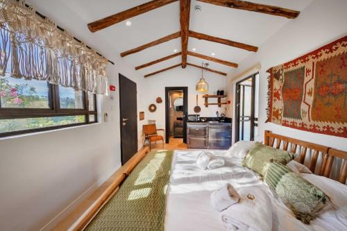 Jerusalem Cabin | אירוח יער השלום