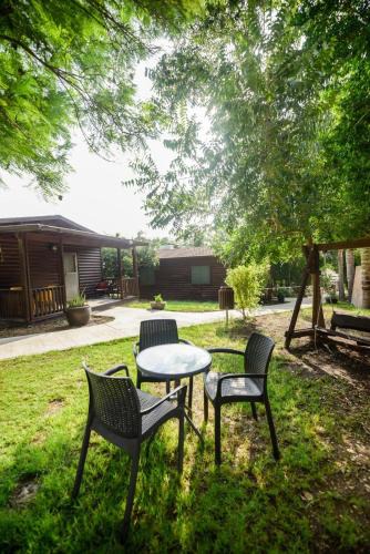 Menahemia Hotel | בינות תמרים