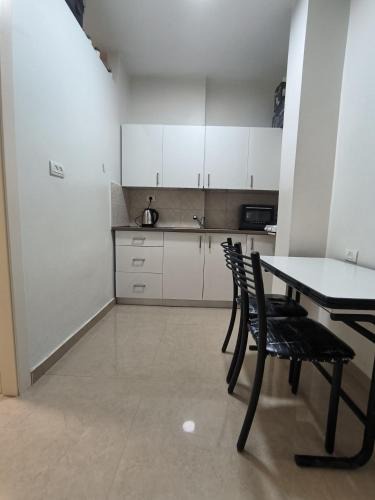 Bene Beraq Apartment | דירה במרכז