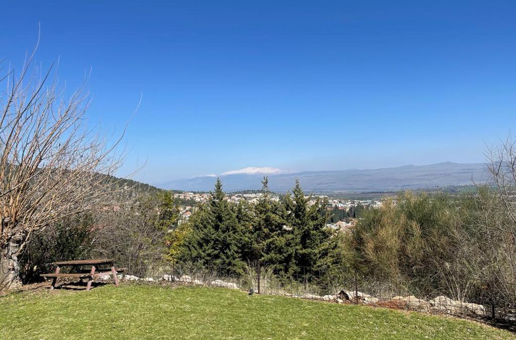 Rosh Pinna Cabin | מבט לחרמון