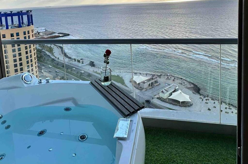 Ash Shati Apartment | داماك الكورنيش جدة الجناح الذهبي Damac tower jeddah