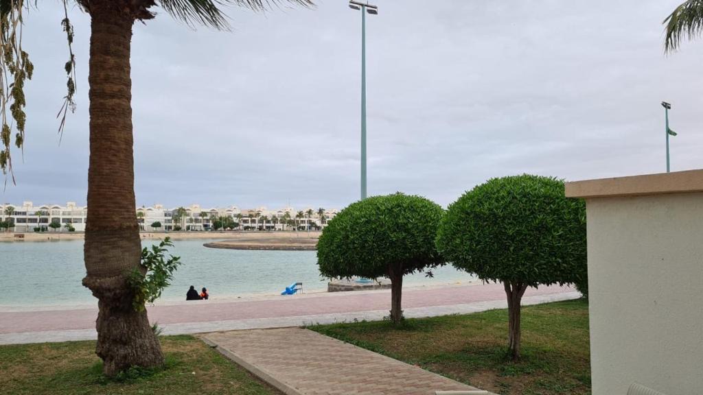 Durrat Al-Arous Apartment | درة العروس - القرية الحالمة - شقة دور أرضي على البحرية - Dream Village