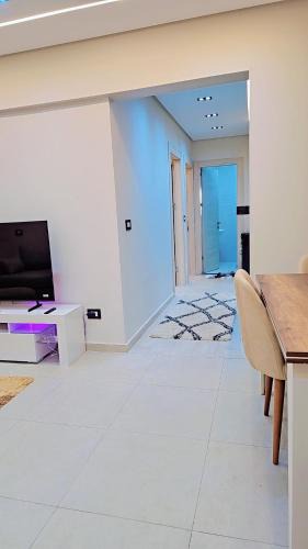 Sheikh Zayed City Apartment | روضه زايد شقه بغرفتين نوم وشقه بمسبح امام الروضه