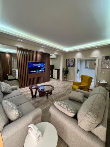 Al Wurud Ski Chalet | شالية مودرن ومسبح تدفئة