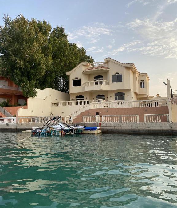 Al Kura House | شاليه بإطلالة بحرية مميزة