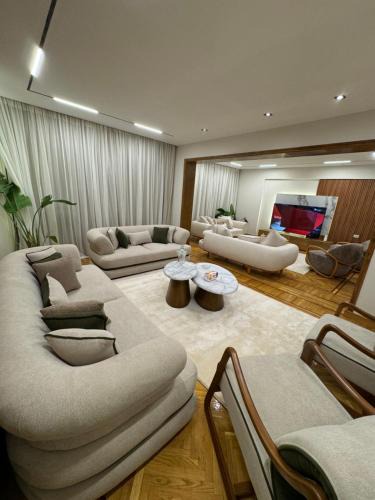 Al Duqqi Apartment | شركة مروج العقارية