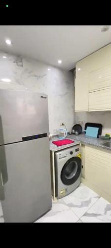 Al Duqqi Apartment | شقة ايجار بجامعة الدول العربية