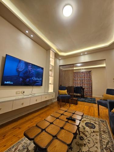 Al Duqqi Apartment | شقة بوسط المدينة الدقي