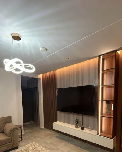 Hera Street Apartment | شقة حديثه من صالة و غرفة بتصميم انيق و موقع مميز