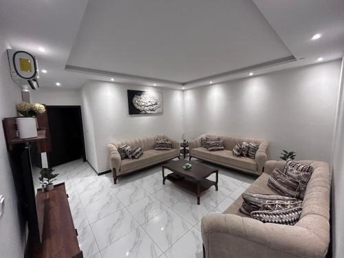 Al Wahah Apartment | شقة رواق اربع غرف نوم بصالة انيقة
