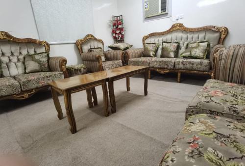 Medina Apartment | شقة عائلية -ليست فندقية- 8 دقائق بالسيارة للحرم أو قباء -