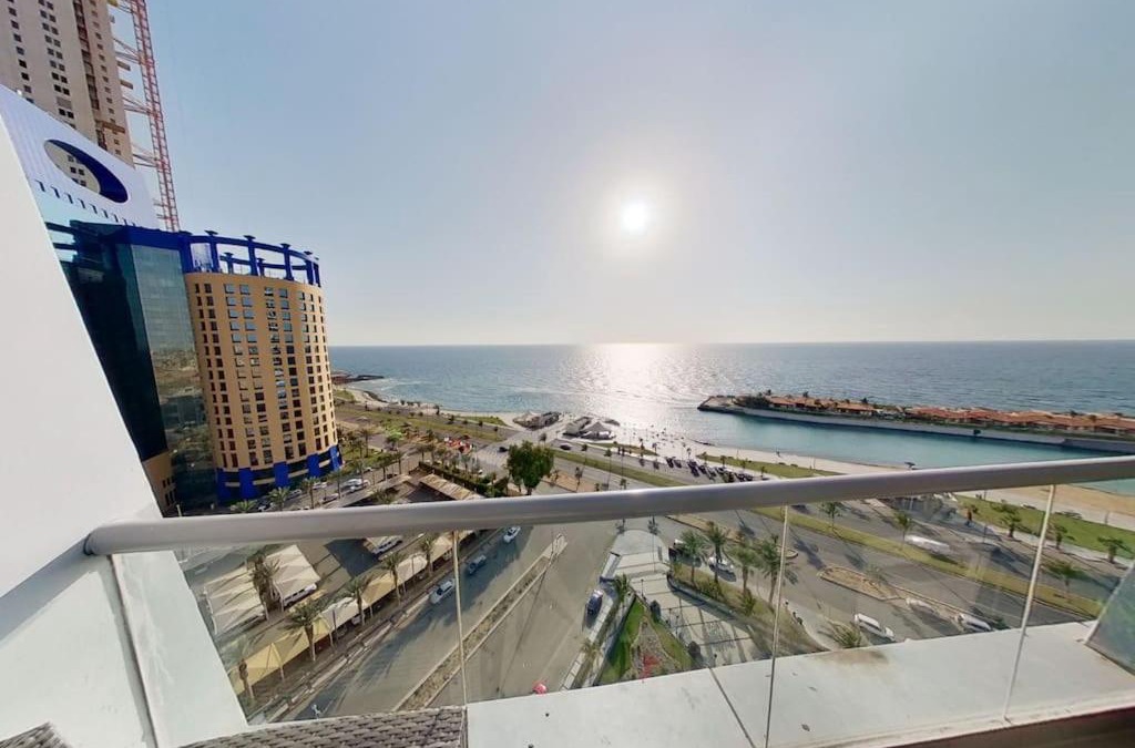 Ash Shati Apartment | شقة في برج داماك بإطلالة بحرية ساحرة