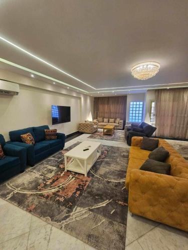 Al Duqqi Apartment | شقة لقطة للايجار المفروش في شارع جامعة الدول العربية المهندسين