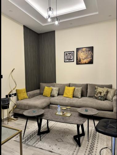 Hera Street Apartment | شقة مودرن بغرفة نوم واحدة وصالة وحمام ومطبخ
