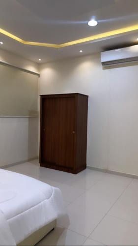 Unaizah Apartment | شقة 102
