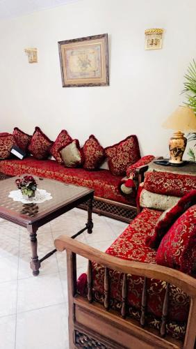Hay Al Qoriaa Apartment | شقه فاخره بثلاث غرف دورين على البحر