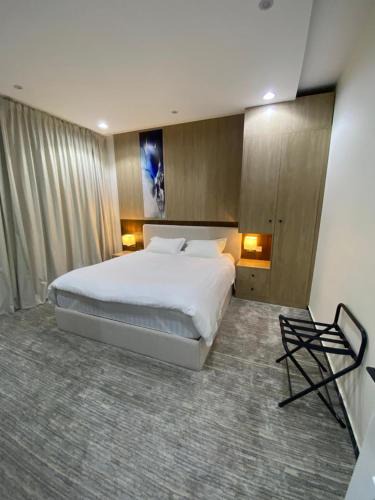 Al Kura Apartment | غرفة وصالة فندقية