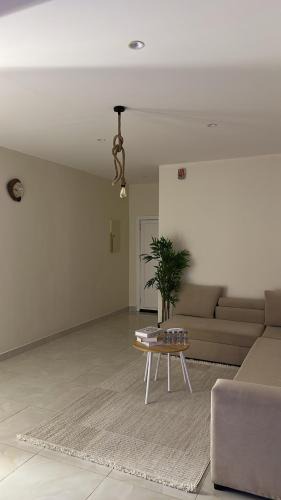 Shihar Apartment | غرفتين وصالة