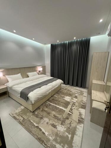 Al Kura Apartment | غرفه وصاله ومطبخ بأثاث فندقي جميل