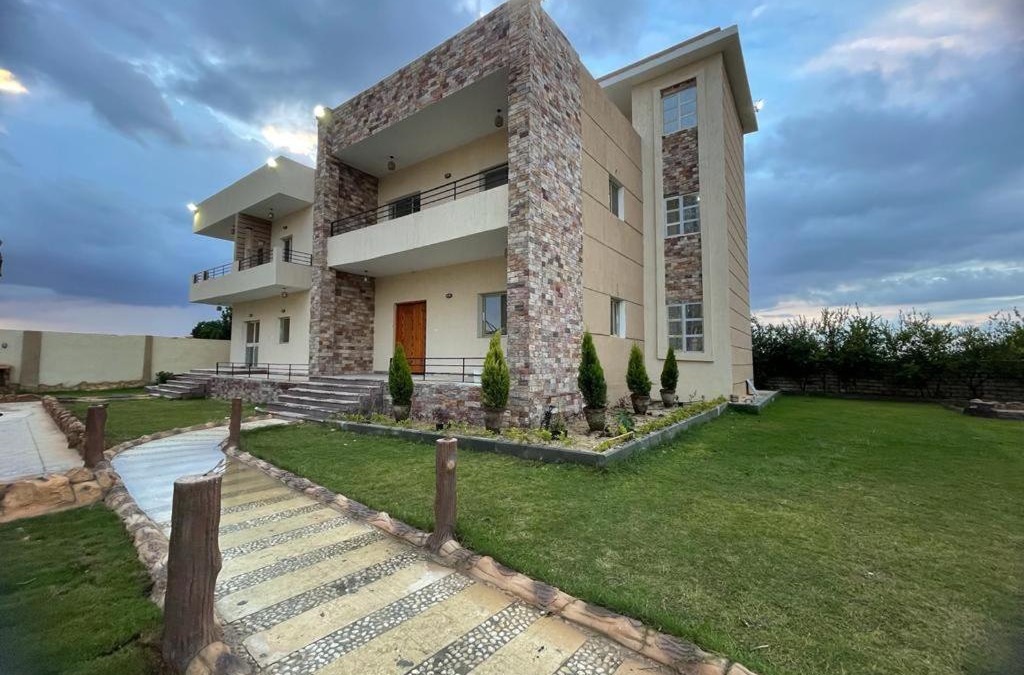6th of October City Villa | فيلا للايجار اليومى فى الريف الاوربي طريق مصر اسكندرية الصحراوي قريبة من مطار سفنكس وبجوار هايبر وان الصحراوي- 5 غرف نوم-حمام سباحة-شواية- كيدز ايريا- جيم- بلياردو
