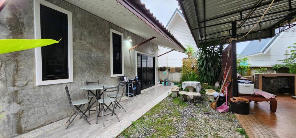Chiang Khan House | บ้านสาธนี