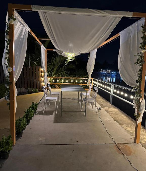 Samut Songkhram Villa | ริมน้ำบ้านแม่ อัมพวา เหมาหลัง 5 นอน พักได้ 10 คน