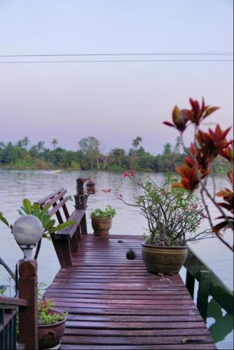 Suan Luang House | เรือนรอยน้ำ บ้านกามเทพ โฮมสเตย์ อัมพวา