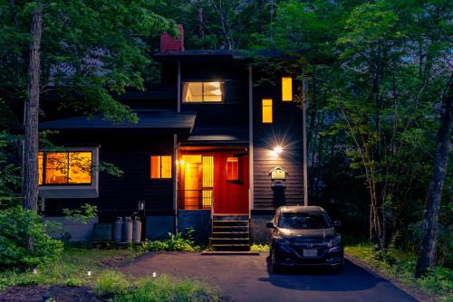 Tsumagoi House | クラレンス-森の中でBBQと4Kプロジェクターが楽しめる北軽井沢の貸切Villa-