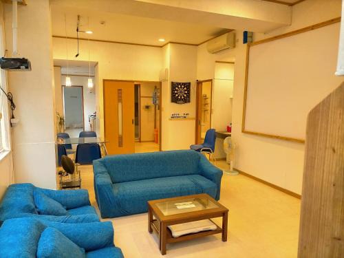 Taketomi-jima Taketomi-cho Apartment | チアーズ 離島ターミナル歩4分 プロジェクター有 WiFi無料 ダーツ有 無料P1台分付