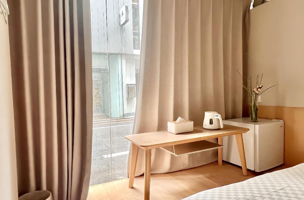 Yushima Hotel | 东京上野超级中心 设计师房间Yaob 上野公园3分钟 车站1分钟 超级繁华 免费wifi 戴森吹风